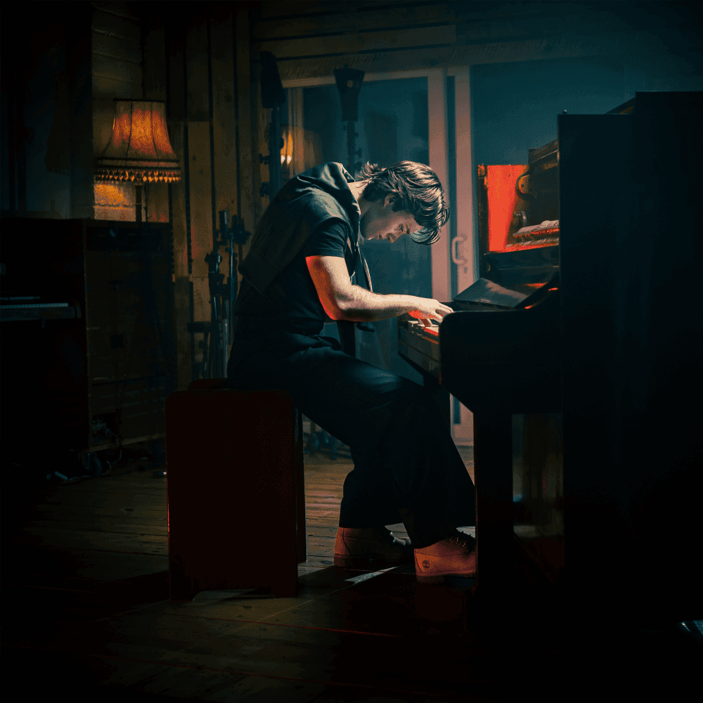 Free Live Music with Tom Hannigan